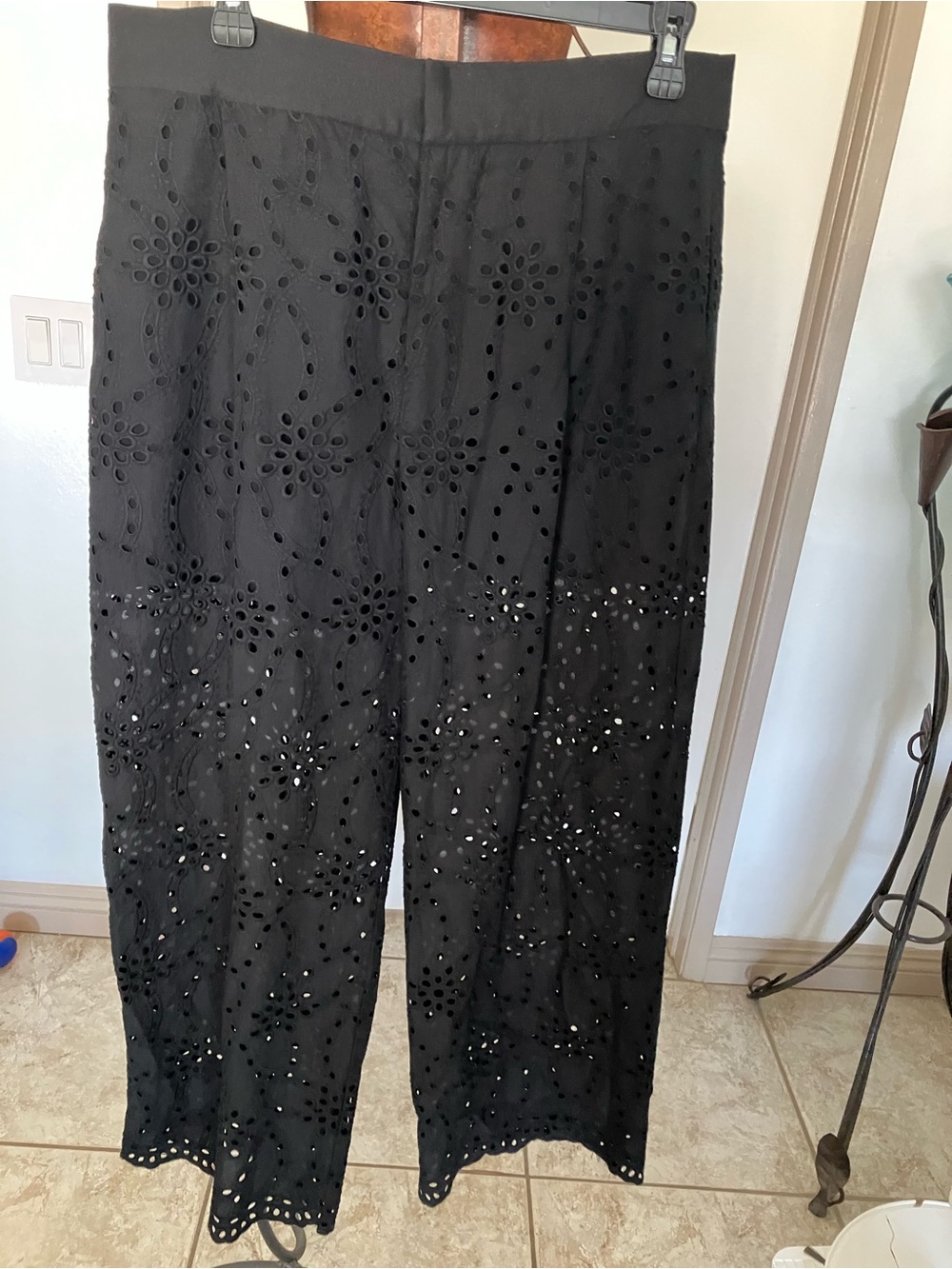 Zara Black Broderie Anglaise  Ankle Crop Wide-Leg Pants NWT Size L
